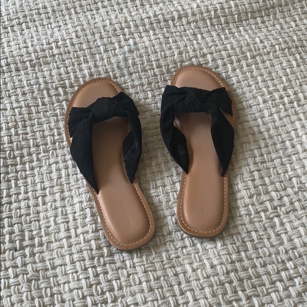 Black Knot Sandals